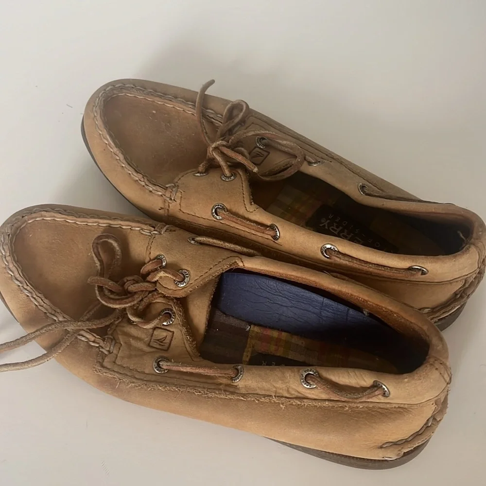 Women’s sperry size 7 - Picture 3 of 3
